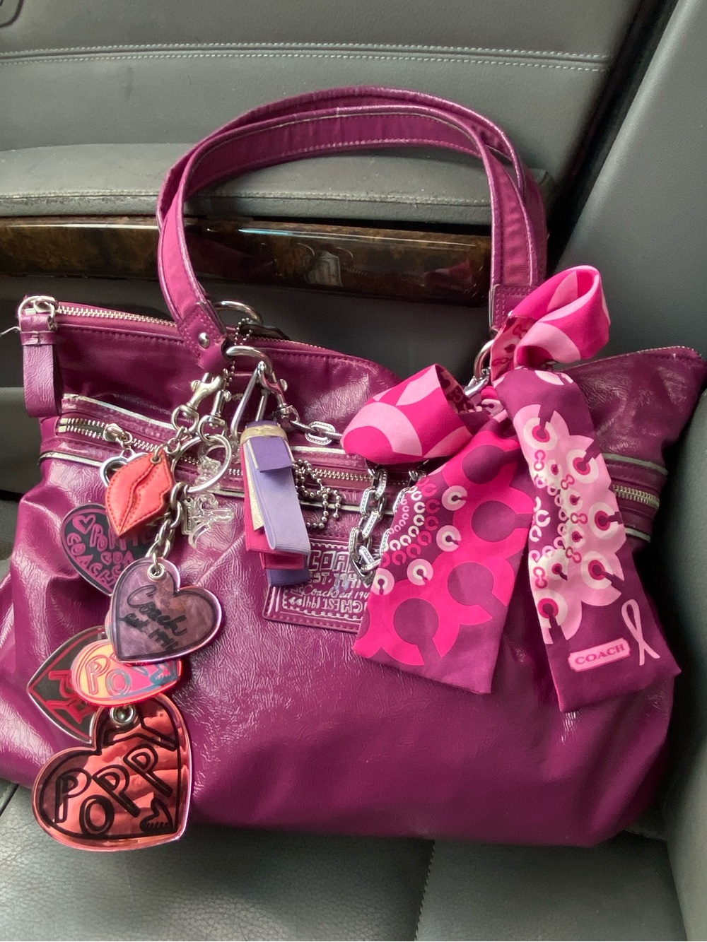 Y2K Coach poppy patent leather bag with three Rare items 3 keychains/1 scarf